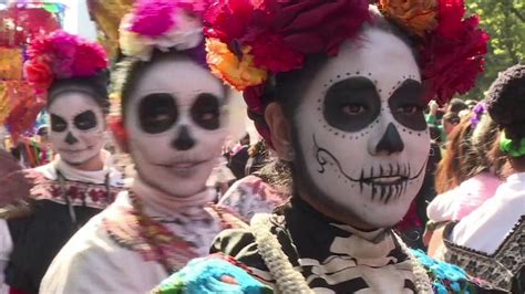 Granny of the dead regular guy ed (marcus carroll) awakes one morning to see his grandmother has become one among the living dead. James Bond inspires Mexico City's Day of the Dead parade ...