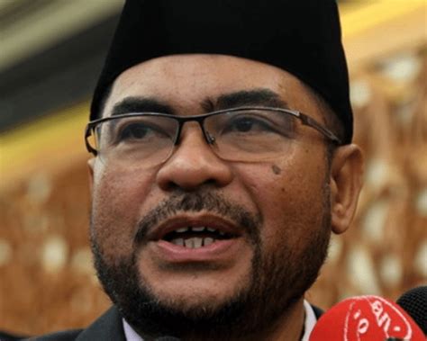 Born 25 october 1964), is a malaysian politician who served as the minister in the prime minister's department in charge of religious affairs in the pakatan harapan (ph). Kuota jemaah haji Malaysia kekal 30,200 orang - Mujahid ...