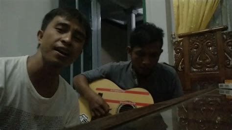 Bingung mama mama oh mama tolonglah aku bingung mikirin soal cinta jadi pusing tujuh keliling mikirin soal cinta. Bingung karena Lupa lirik lagu...Saat Rindu Bersamamu ...