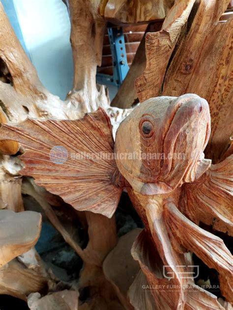 Patung Ikan Cupang – Pinus Merah 65cm – Gallery Furnicraft Jepara