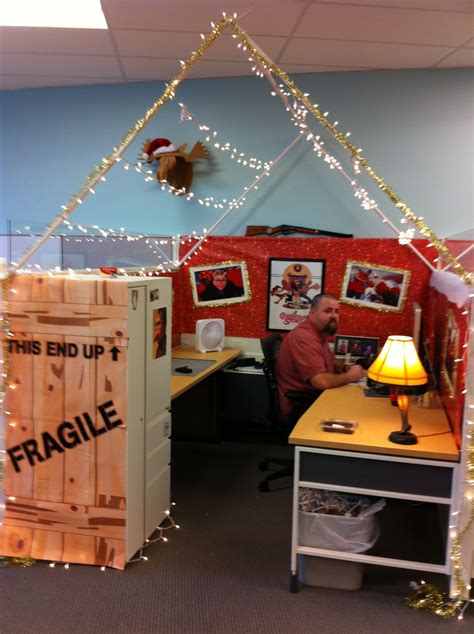 30 Office Christmas Decorating Themes