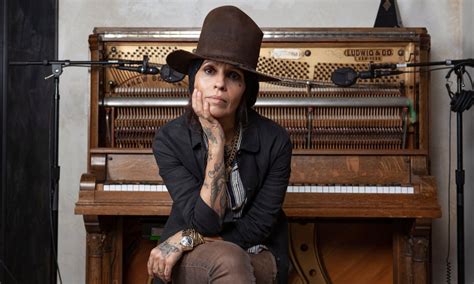 Legendary Hit Maker Linda Perry ‘singers Have To Earn My Songs I Don