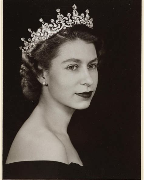 Elizabeth Ii Young Portrait Queen Elizabeth Turns 92 See 15 Vintage