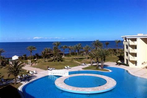 Situé entre l'algérie et la libye, non loin de tripoli, au large du continent européen, la tunisie bénéficie d'une météo variant énormément entre le nord et le sud. La Tunisie de A à Z | Voyage, Tunisie, Climat méditerranéen
