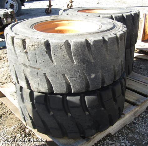 4 Case Skid Steer Tires And Wheels In Topeka Ks Item Eu9153 Sold