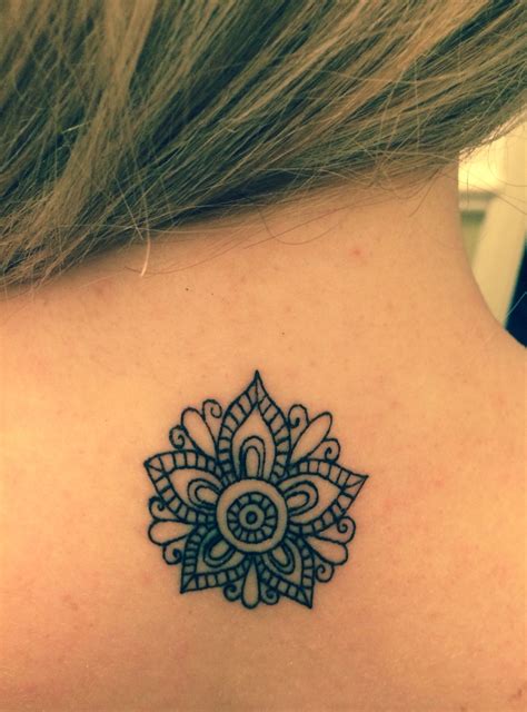 Moon and star tattoo on neck. Pin by Alicia Subotich on Garb | Flower tattoo back, Neck ...