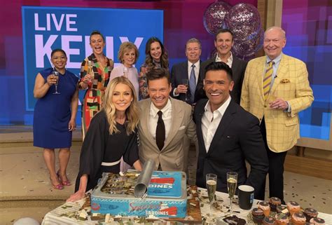 Ryan Seacrest Says Farewell To Live With Kelly And Ryan After 6 Years Theres No Place Like