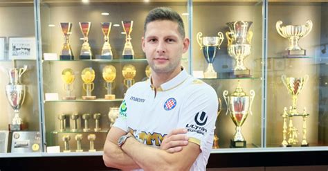 Fotbalistul în cauză este stipe vucur, în vârstă de 29 de ani. Stipe Vucur wechselt vom FCK zu Hajduk Split | Der Betze ...