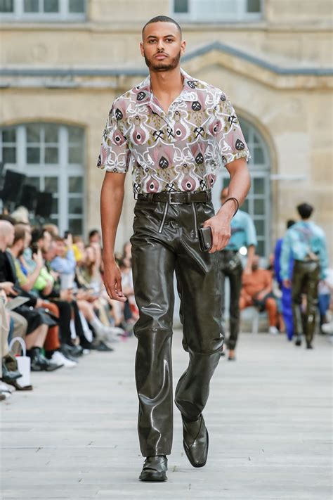 Pin By Carlosssean On La Mode Avec Dior In 2020 High Fashion Men
