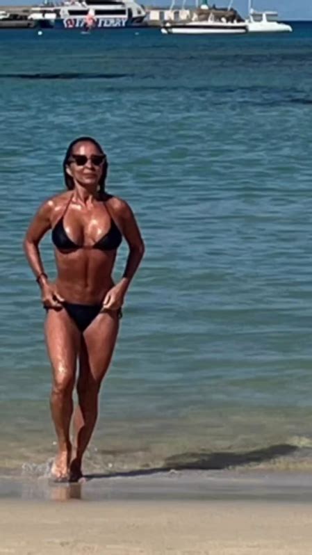 maría patiño presume de cuerpazo en su último posado en bikini