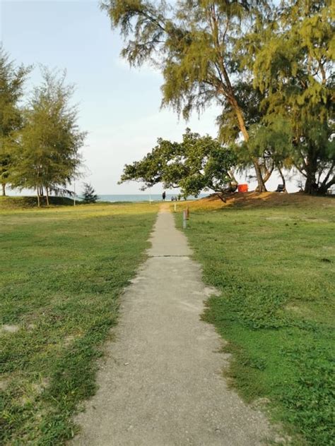 At samsuria beach resort, our units provide kitchen/kitchenette with light cooking facilities where guests are able to prepare their own meals. Samsuria Private Beach Front Resort © LetsGoHoliday.my