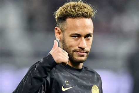 nejˈmaʁ dɐ ˈsiwvɐ ˈsɐ̃tus ˈʒũɲoʁ; Neymar Man United transfer boost with win vs PSG in CL