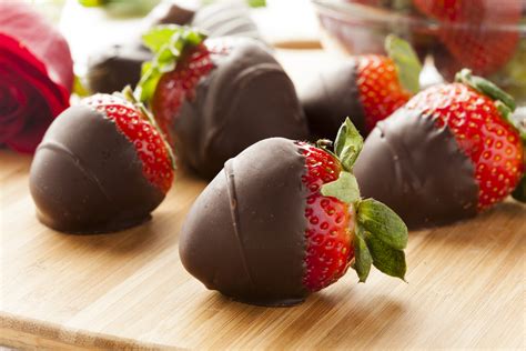 Juicy Chocolate Covered Strawberries Snack Rules