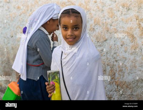 Muslim Girls In The Street Harar Ethiopia Stock Photo Alamy