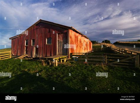 Rundown Shed Hi Res Stock Photography And Images Alamy