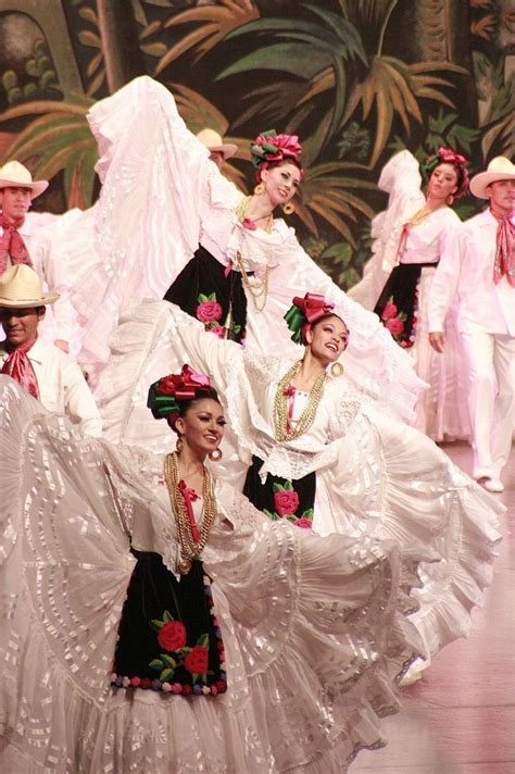 Veracruz Folk Dresses Ballet Folklorico De Amalia Hernandez Jarocho