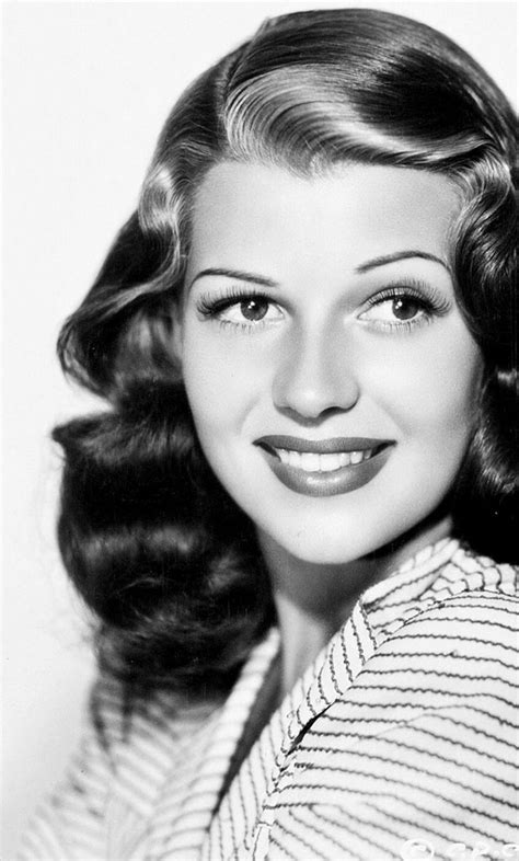 This beautiful and simple 1940's hairstyle will get you sorted in no time at all. 20 Top Pictures 1940 Hairstyles How To For Long Hair ...