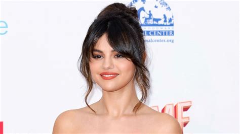 Selena Gomez Shares Selfie Of Her Naturally Curly Hair Good Morning
