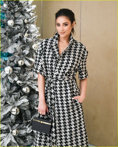 Shay Mitchell And Rowan Blanchard Have Girls Night In With Tiffany And Co Photo 4190547 Shay