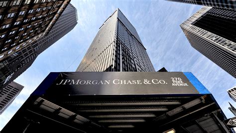 Jpmorgan Chase Q1 Earnings Fall On Banking Woes But Top Views Stock
