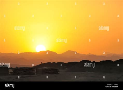 Sunset In The Arabian Desert Stock Photo Alamy