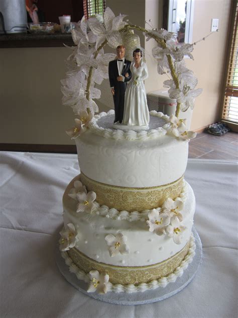50th Wedding Anniversary Cake With Original Bride And Groom Topper 50th