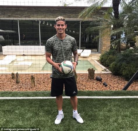 Real Madrids James Rodriguez Mocked By Cristiano Ronaldo Daily Mail