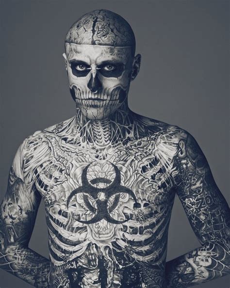 This crown tattoo on the neck looks classy, and it is large enough to be seen by anyone. The 80 Best Neck Tattoos for Men | Improb