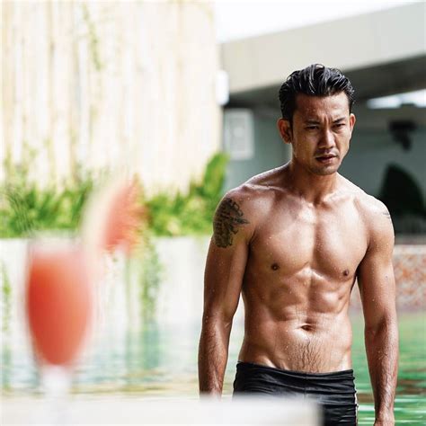 10 aktor indonesia pemilik tubuh kekar bikin cewek terpesona deh