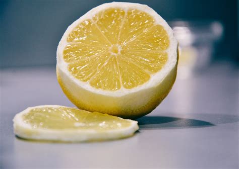 Chemical Free Home - The Benefits of Lemon Juice | Pioneer Thinking