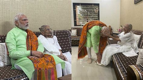 Pm Modi Meets Mother Heeraben Modi In Gandhinagar Gujarat Election 2022