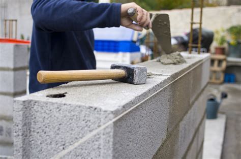 Construire un mur : toutes les étapes et conseils