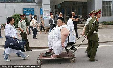 ‘fattest Man In China’ Weighing 40 Stone Set To Undergo Weight Loss Surgery Daily Mail Online