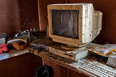 Abandoned Apples Old Apple Products Left Behind