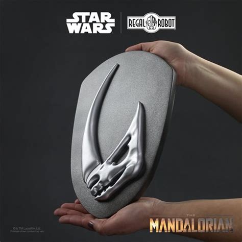 Star Wars The Mandalorian Mudhurn Signet 11 Inch Plaque