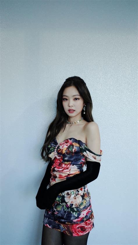 Solo (stylized in all caps) is the debut solo single by south korean rapper, singer and blackpink member jennie, released on november 12, 2018 through yg and interscope. Pin on Black pink