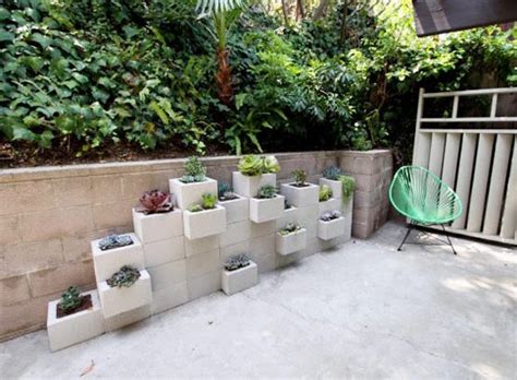 I think that my fondness of pork menudo is the reason. Comparte tus Ecoideas: Jardinera de bloques de cemento