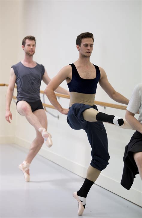 Men This Is Why You Should Train On Pointe Male Ballet Dancers Ballet Dancers Training
