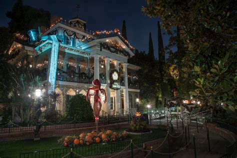 Frightfully Fun Facts About Disneyland S Haunted Mansion Holiday
