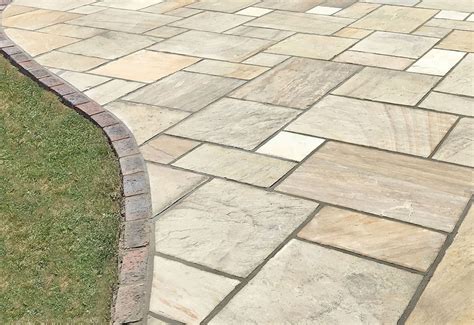 Rippon Buff Sandstone Paving Mixed Size Patio Kit 18m² Crate