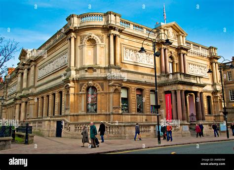 Wolverhampton Art Gallery Stock Photo Alamy
