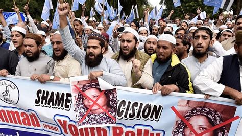 Pakistan Islamists Call Off Protests Over Blasphemy Acquittal In Deal