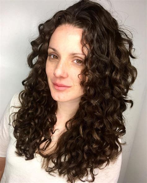 22 Cute Long Curly Hairstyles For 2020 Easy Curly Hair Ideas Haircuts
