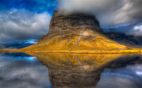 Beautiful Landscape Iceland Mountain Lake Reflection