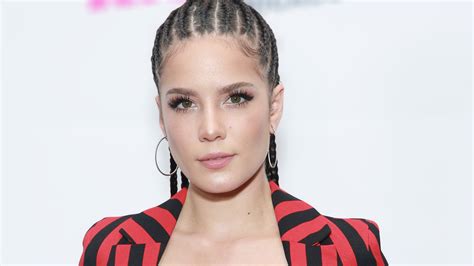 Halsey Calls Out Hotels That Only Offer White People Shampoo Teen Vogue