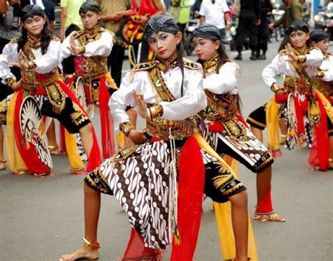 Tari Jaran Kepang Sejarah Properti Gerakan Dan Pola Lantai