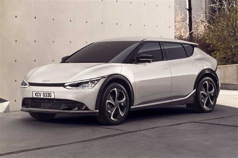 Kia's first dedicated ev represents the brand's new design philosophy that embodies our shifting focus towards electrification. Kia reveals 2022 EV6 electric crossover in full