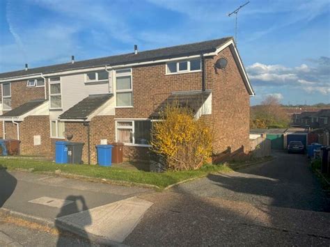 3 Bedroom Semi Detached House For Sale In St Osyth Close Ipswich Ip2