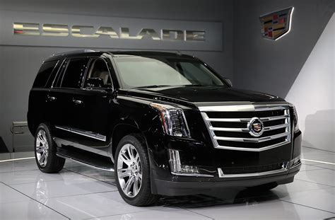 Gm Rolls Out 10000 Discount On Escalade To Fend Off Navigator Bloomberg