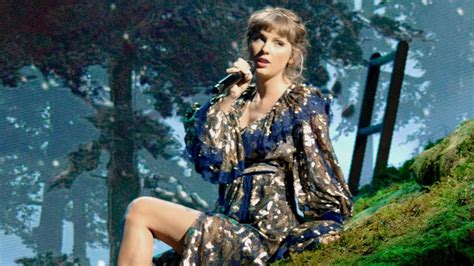 Taylor Swift Delivers Dreamy Folklore Performance At 2021 Grammys